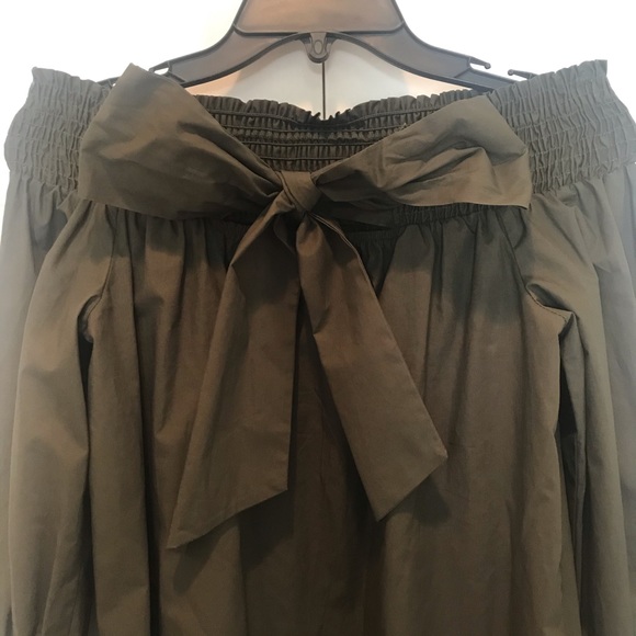 Soprano Off the Shoulder Bow Dress - Picture 4 of 4